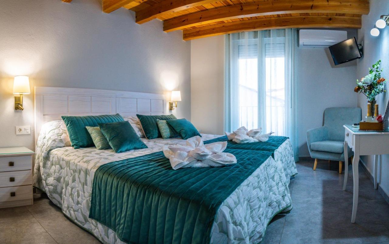 Apartamentos Turisticos El Altozano Fuentes De Leon Ngoại thất bức ảnh