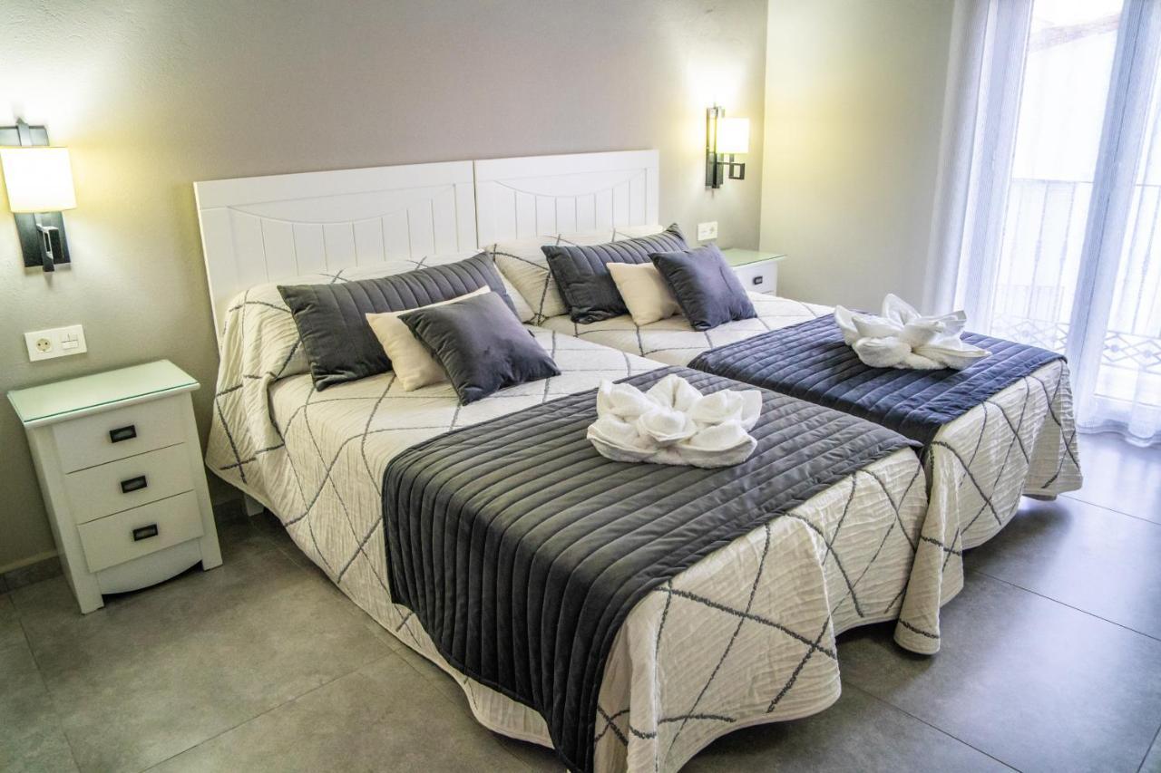 Apartamentos Turisticos El Altozano Fuentes De Leon Ngoại thất bức ảnh
