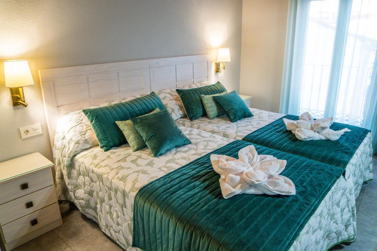Apartamentos Turisticos El Altozano Fuentes De Leon Ngoại thất bức ảnh
