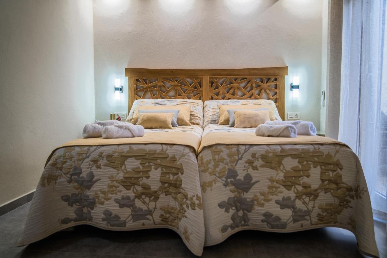 Apartamentos Turisticos El Altozano Fuentes De Leon Ngoại thất bức ảnh